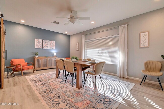 Building Photo - 1027 W 19th St