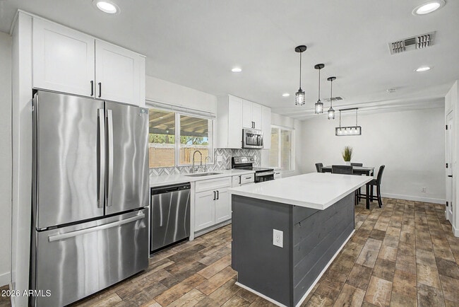 Building Photo - 2174 E Palmcroft Dr