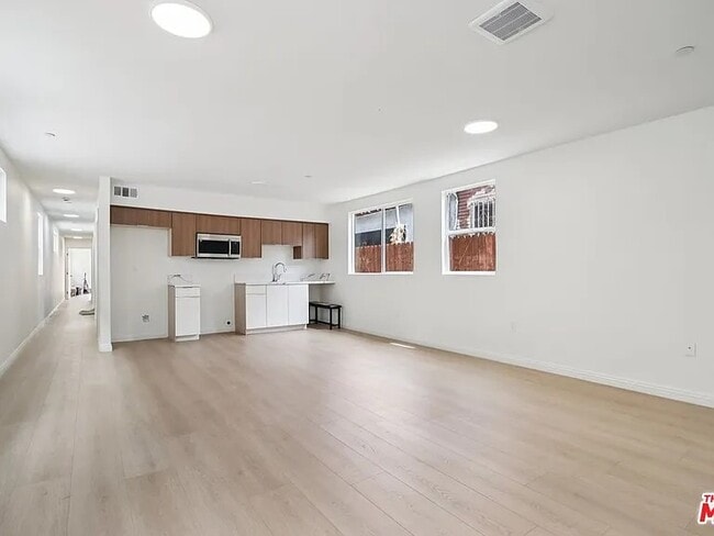 Building Photo - 1677 E 111th St