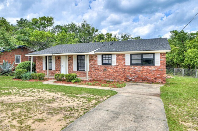 Building Photo - 2701 Deen Ave