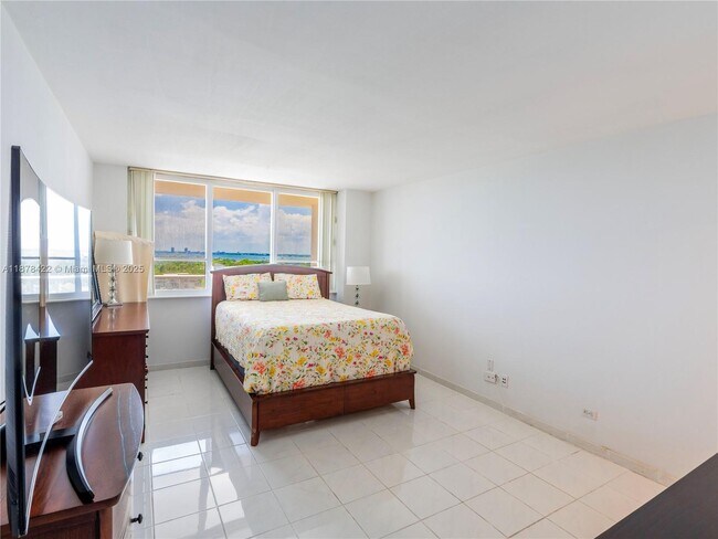 Building Photo - 5005 Collins Ave
