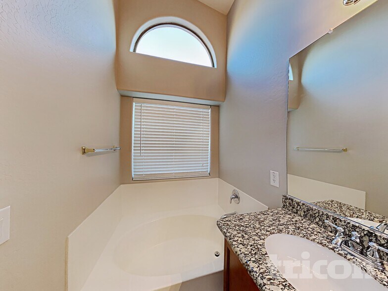 Building Photo - 41265 W Walker Wy