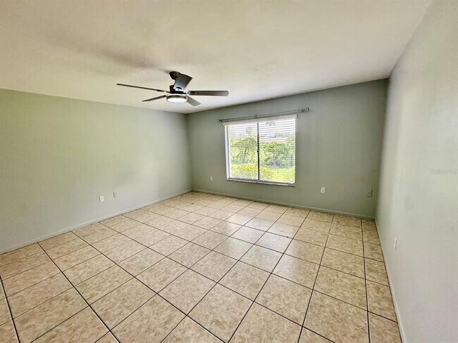 Building Photo - 5835 La Costa Dr