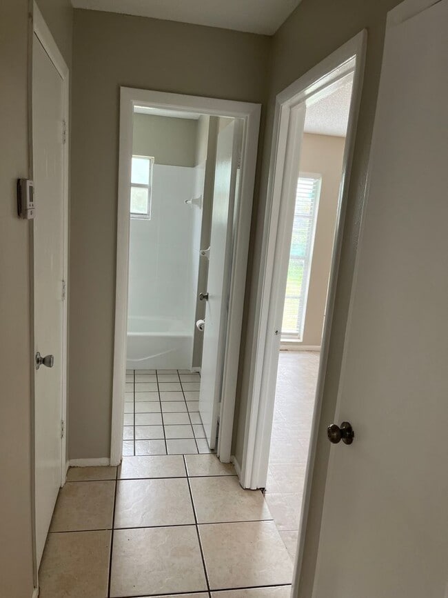 Building Photo - quaint 2 bedroom home