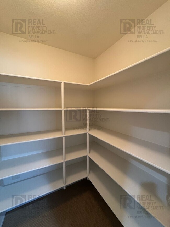 Building Photo - 756 Conlon Dr