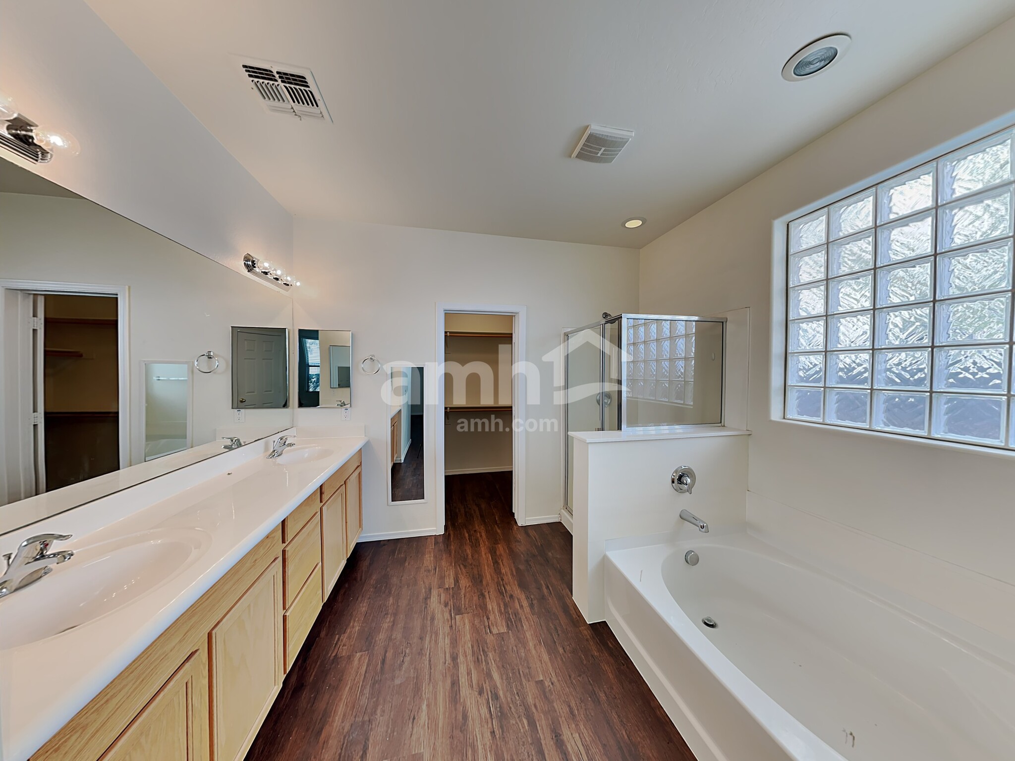 Building Photo - 2363 E Omega Dr