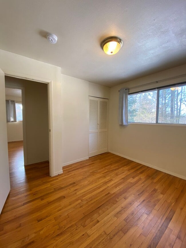 Building Photo - 1931 Fairwood Ln