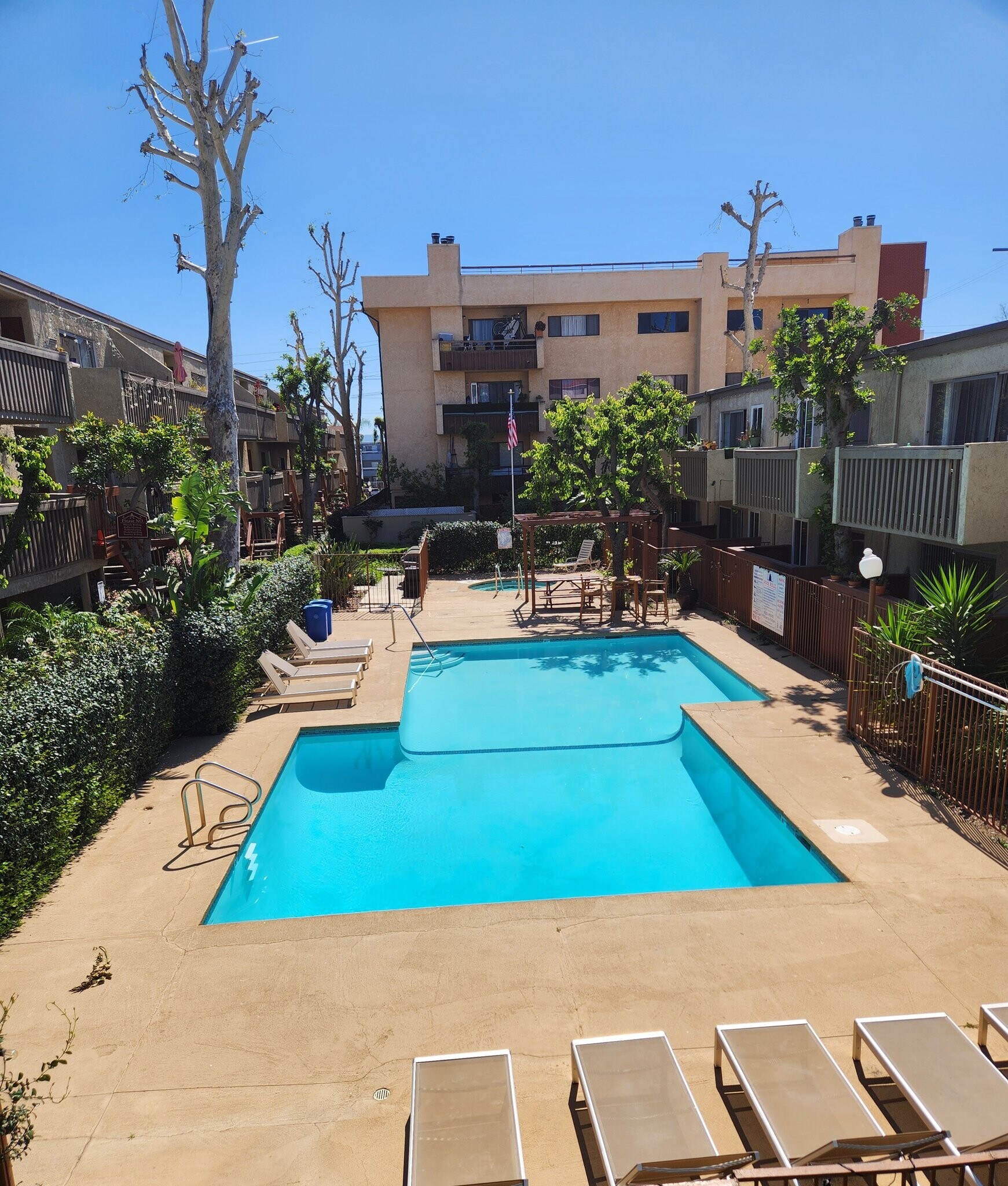 Building Photo - 8726 Independence Ave