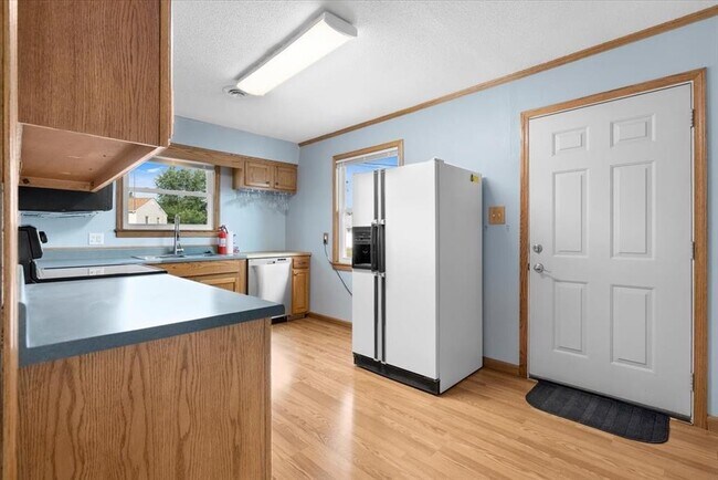 Building Photo - 1146 31st St NE