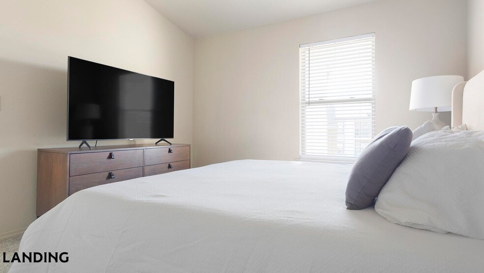 Building Photo - 701 W 101st Pl S