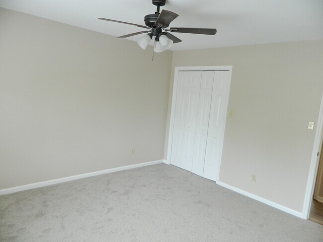 Building Photo - 75 Franklin Parke Ct