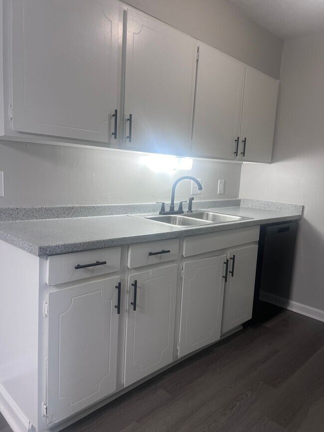 Building Photo - BG0923