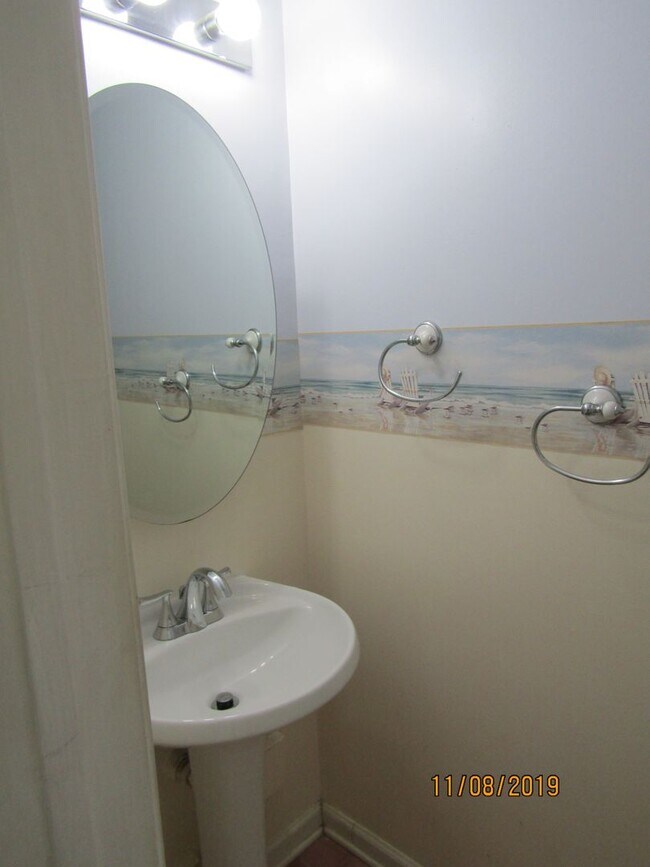 Building Photo - Weeping Cedar Trail