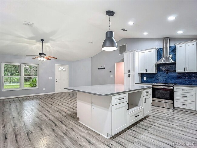 Building Photo - 884 W Massachusetts St