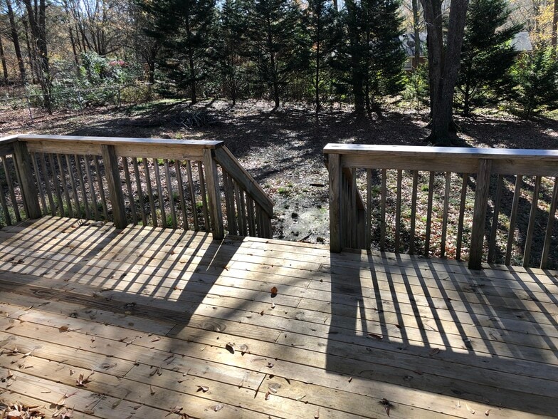 Building Photo - 1015 Eastview Rd NE