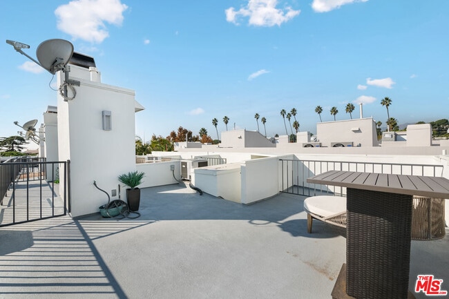 Building Photo - 843 17th St