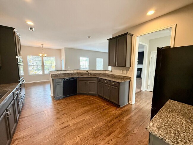 Building Photo - 4818 Summerside Dr