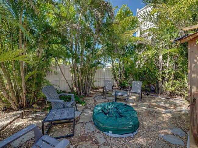 Building Photo - 7125 Shore Dr S