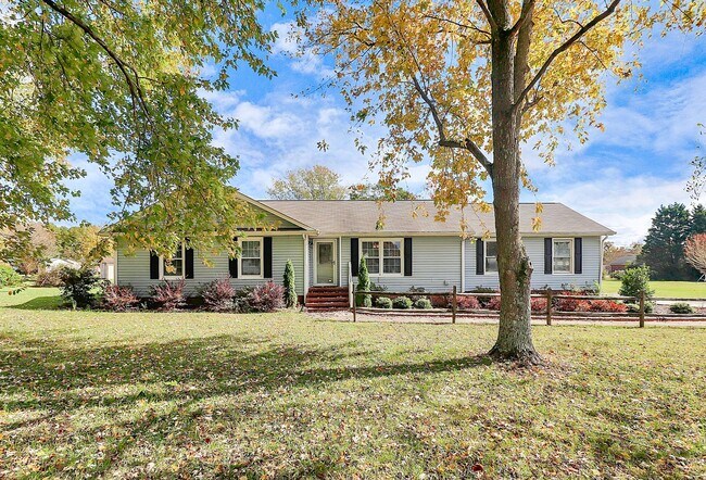 Building Photo - 4227 Deerfield Dr