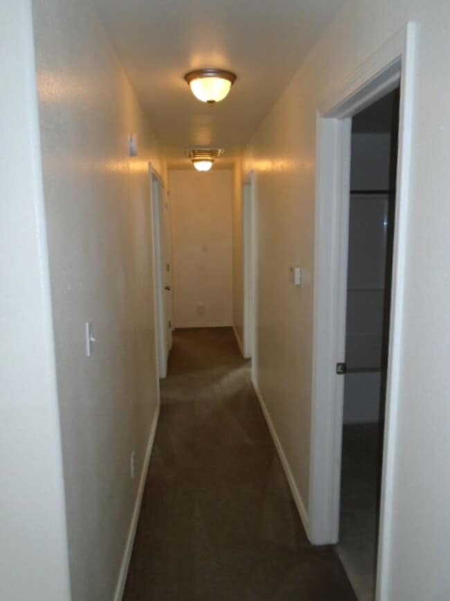 Building Photo - Great Duplex