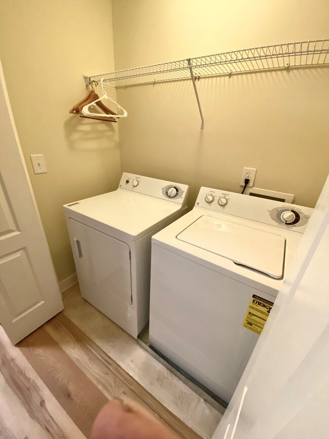 Building Photo - Modern 2BR/2BA Home Near BNA – Open Concep...