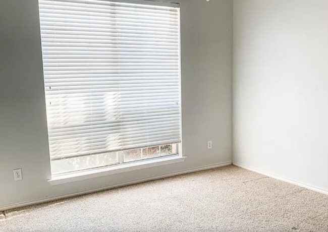 Building Photo - 9229 Daystar Dr