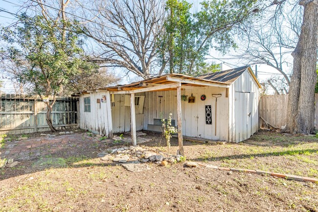 Building Photo - CHARMING TOBIN HILL COTTAGE