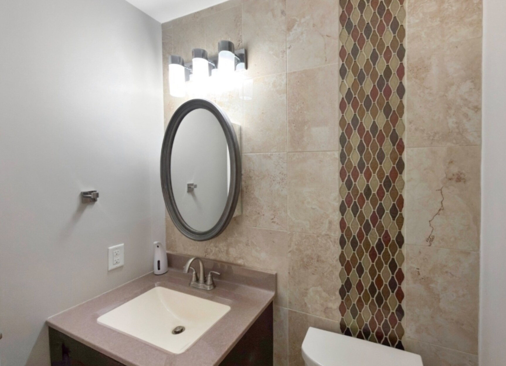 Building Photo - 592 Cabot Hill Rd