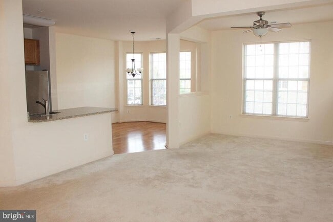 Building Photo - 6480 Cheyenne Dr