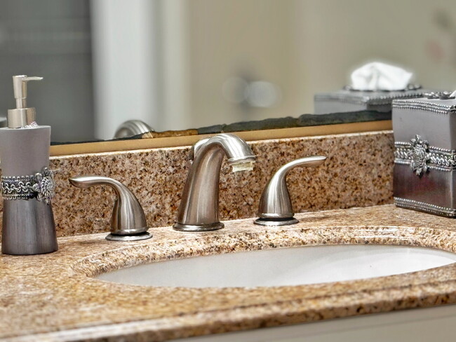 Building Photo - Newly Renovated Ground Floor 1 BR/1 BA Condo!