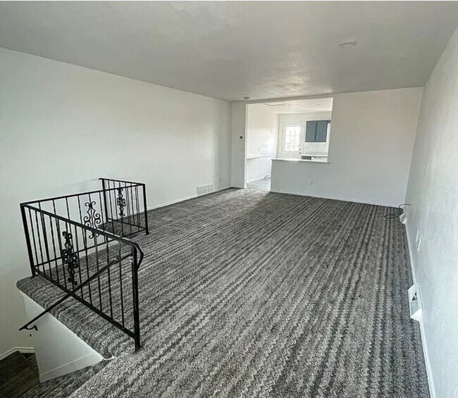 Primary Photo - 832 S Waterleaf Pl