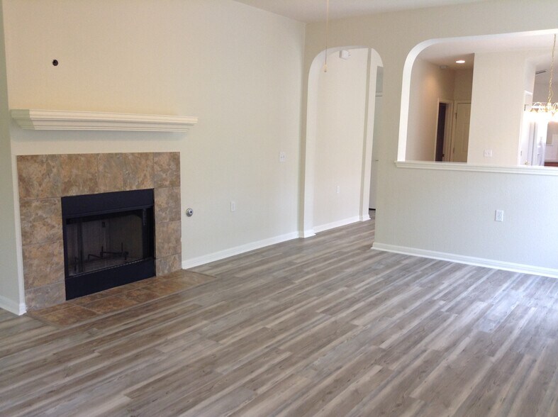 Living room rear view from back door entrance - 5605 Bentsen Ln