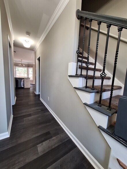 Building Photo - 2120 Sweetbirch Trl