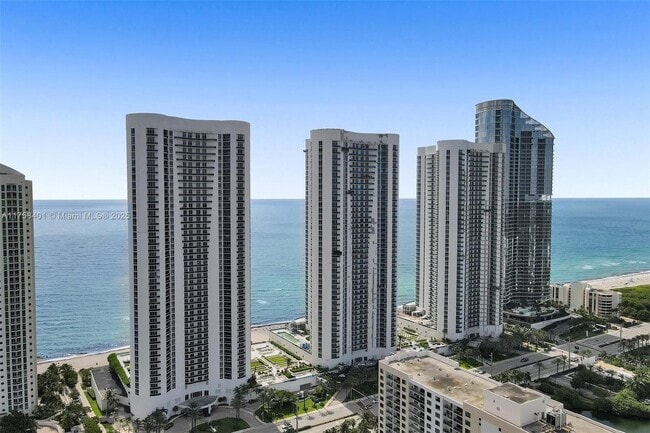 Building Photo - 16001 Collins Ave