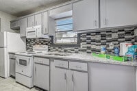 Building Photo - 2742 Begonia Rd