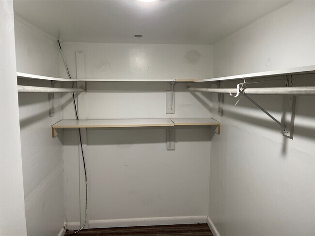 Building Photo - 2116 The Strand