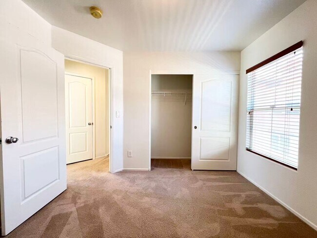 Building Photo - 11143 Ranch Valley St