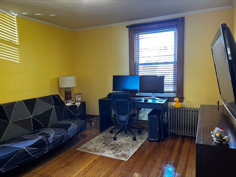 Building Photo - 24 Oakwood Ave