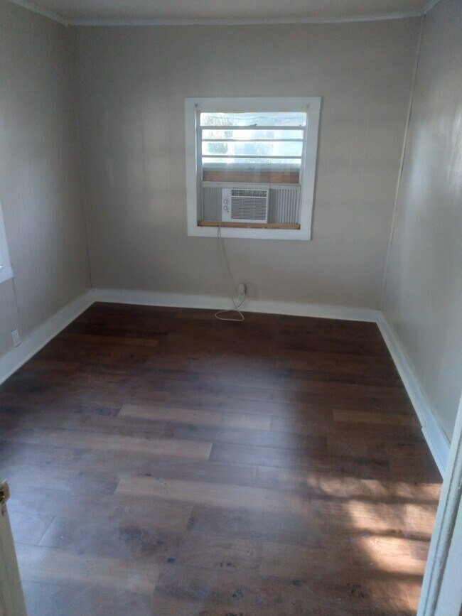bedroom 2 - 1119 W 5th St