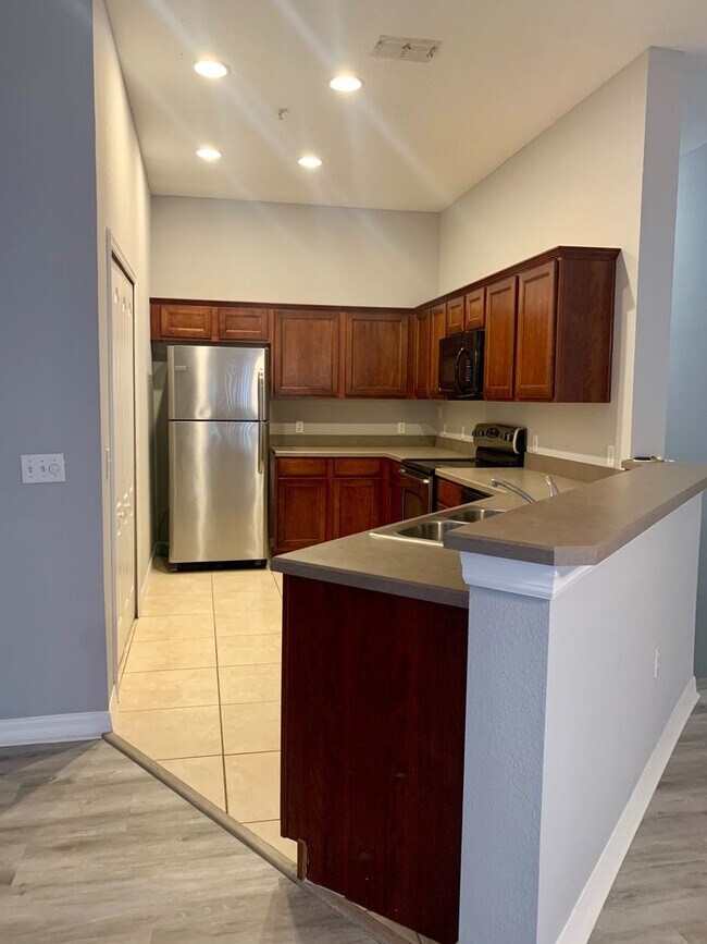 Building Photo - Spacious 2 bedroom/2 bath Condo with 1 car garage in Harmony for Rent