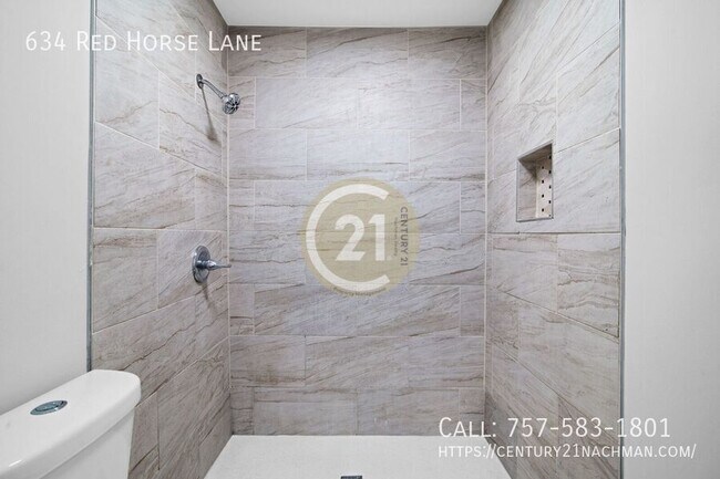 Building Photo - 634 Red Horse Ln