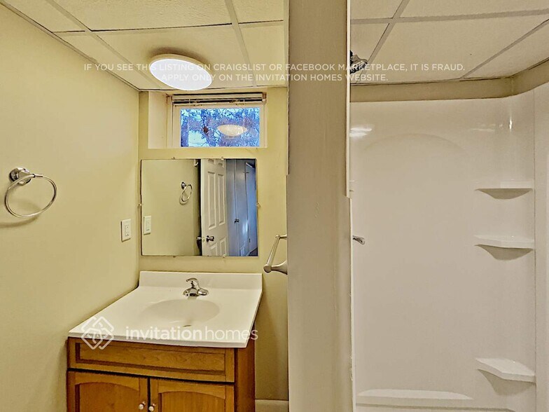 Building Photo - 3612 Commodore Dr