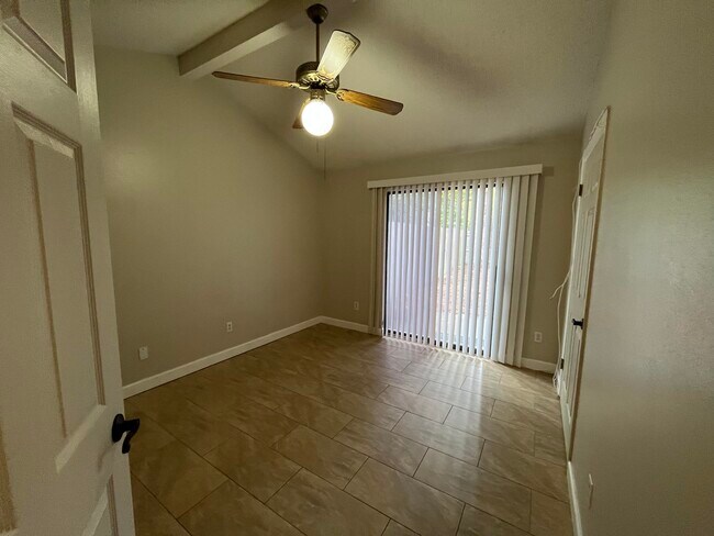 Building Photo - 1501 Green Acres Blvd