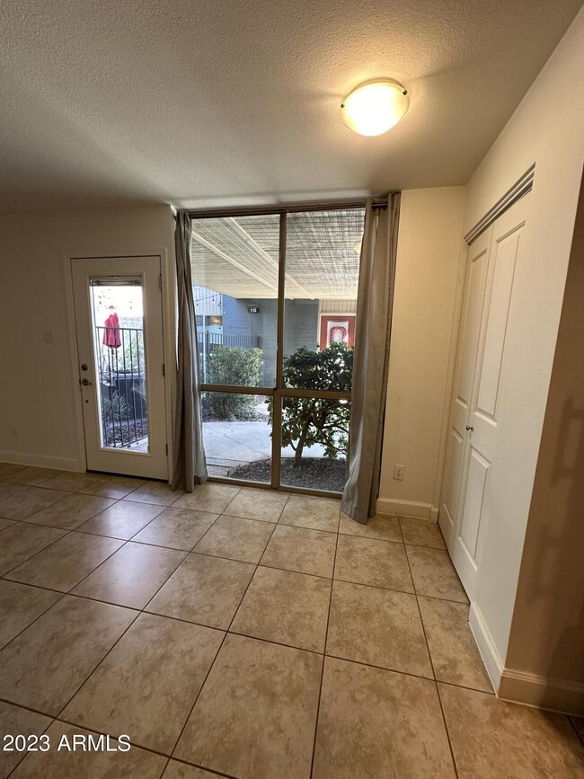 Building Photo - 1241 E Medlock Dr