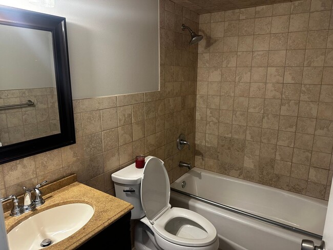 Building Photo - Sharp-Newly Remodeled Ground Floor Condo -...