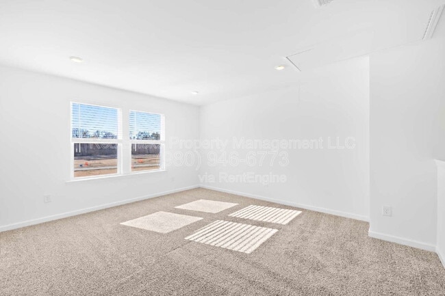 Building Photo - 2133 Riverbend Ave