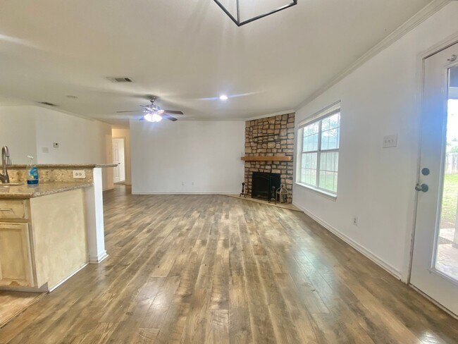 Building Photo - Now available - 4 bed 2 bath 1 car garage now available in Tech Terrace