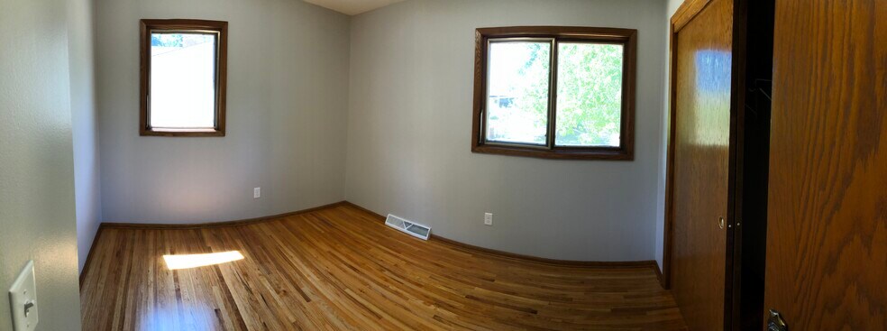 Guest Bedroom (1) - 865 Charlotte Dr