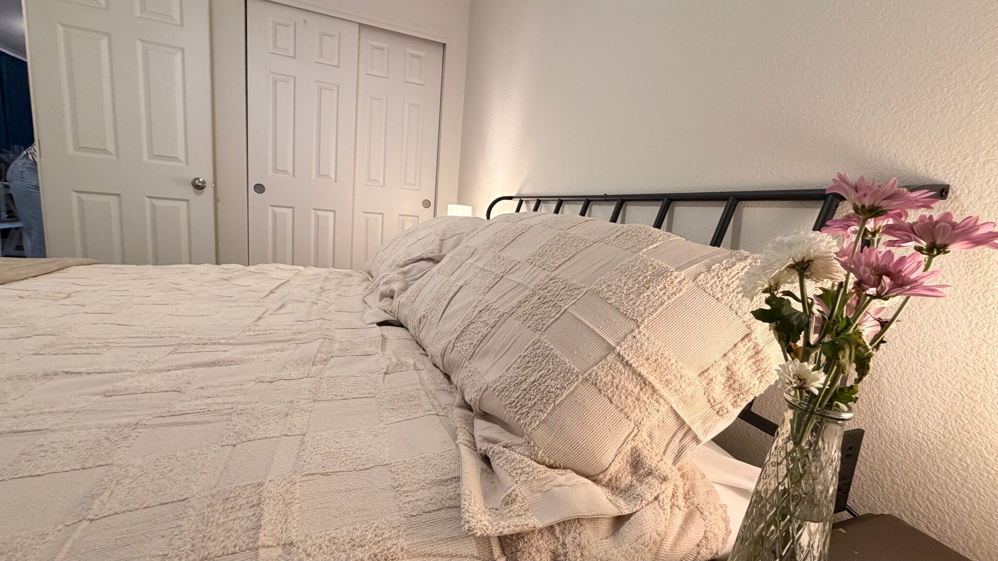 Guest Bedroom - 1001 E Owens