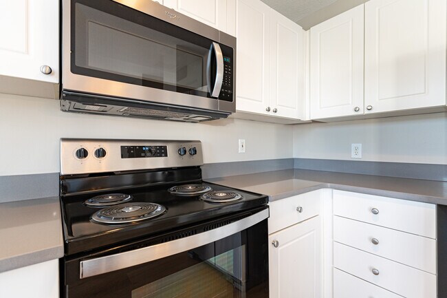 Building Photo - 7012 Churchhill Downs Dr